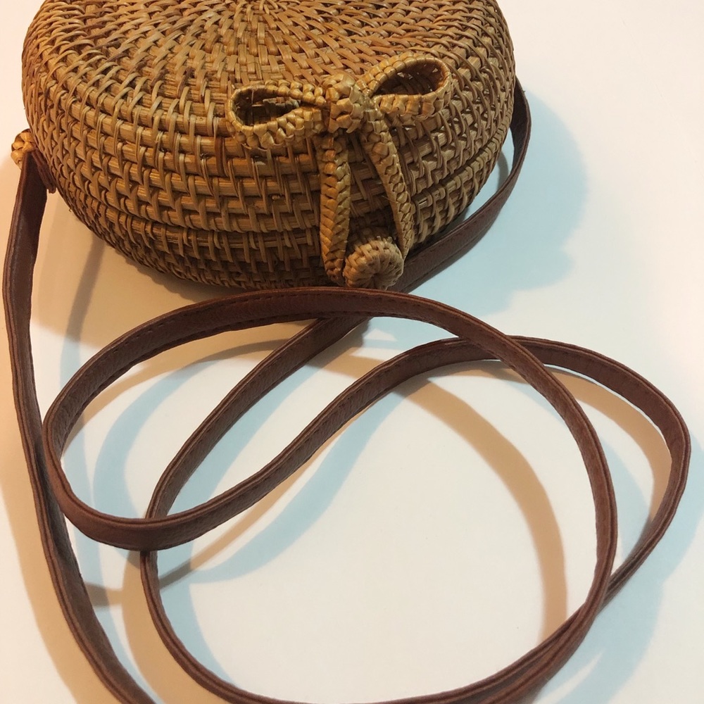 Handmade Rattan Circle Crossbody - Picture 5 of 5